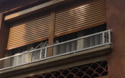 Instalación de persiana de cajón exterior de aluminio térmico