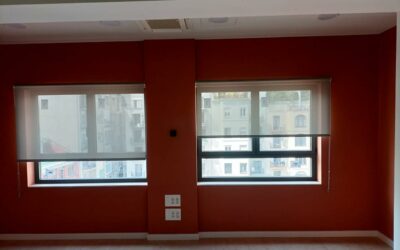 Instalación de cortinas store en unas oficinas centrales de Barcelona