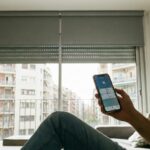Despídete de la cinta rota y los tirones de espalda. Descubre por qué automatizar tus persianas es la reforma más inteligente y económica que puedes hacer este año.