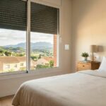 Transforma tu dormitorio en un oasis de paz. Instalamos motores Cherubini: movimiento imperceptible y cierre suave para que nada interrumpa tu sueño.