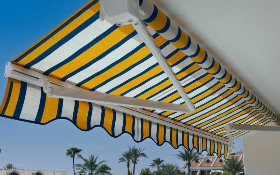 En Persianas Tosa no solo instalamos toldos; configuramos el clima de tu hogar. Si no estás seguro de qué tejido aguanta mejor el sol de tu zona, contacta con nosotros y lo analizamos sobre el terreno.